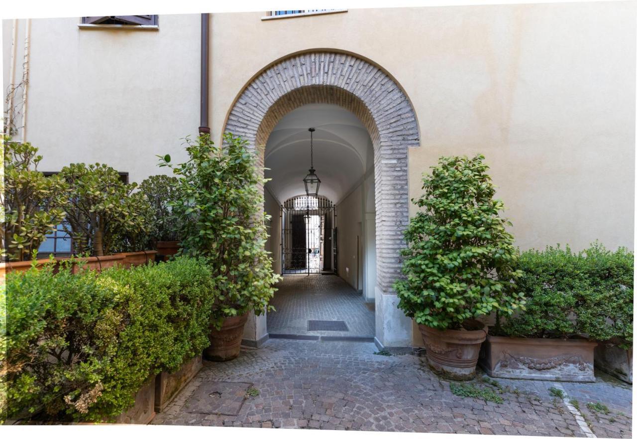 Apartamento Quiet Trevi Fountain With Patio And Backyard Roma