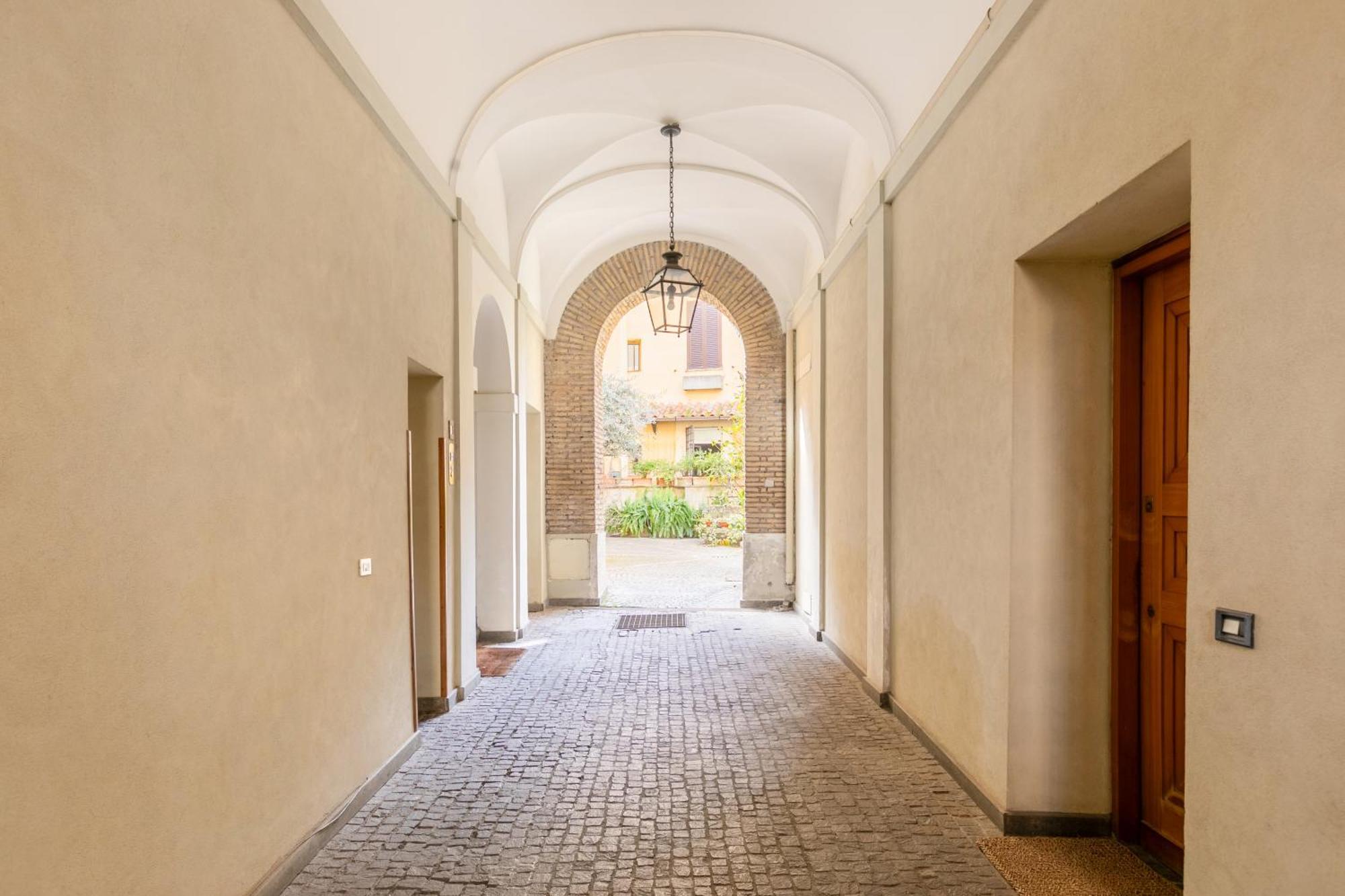 Apartamento Quiet Trevi Fountain With Patio And Backyard Roma