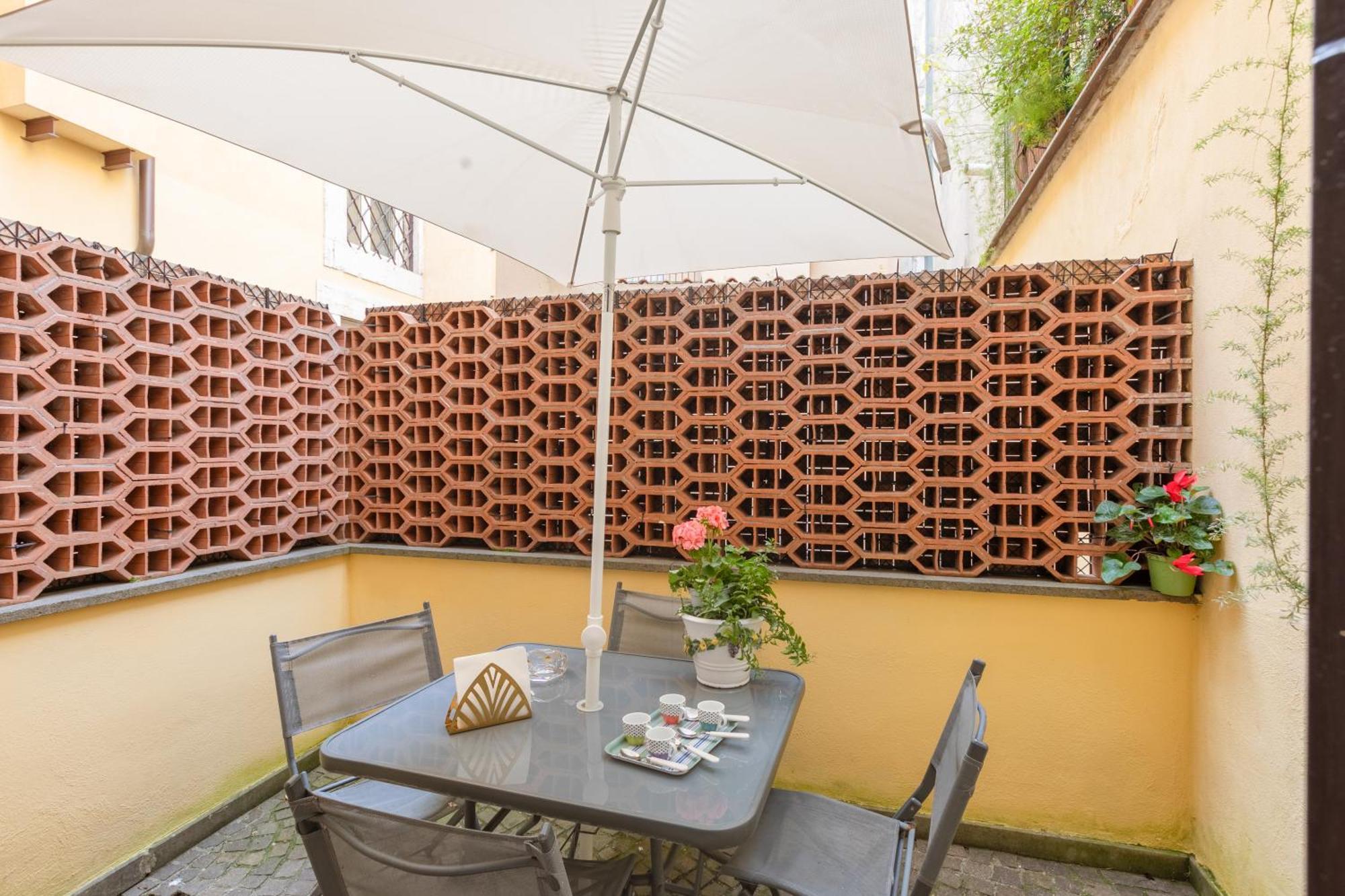 Apartamento Quiet Trevi Fountain With Patio And Backyard Roma