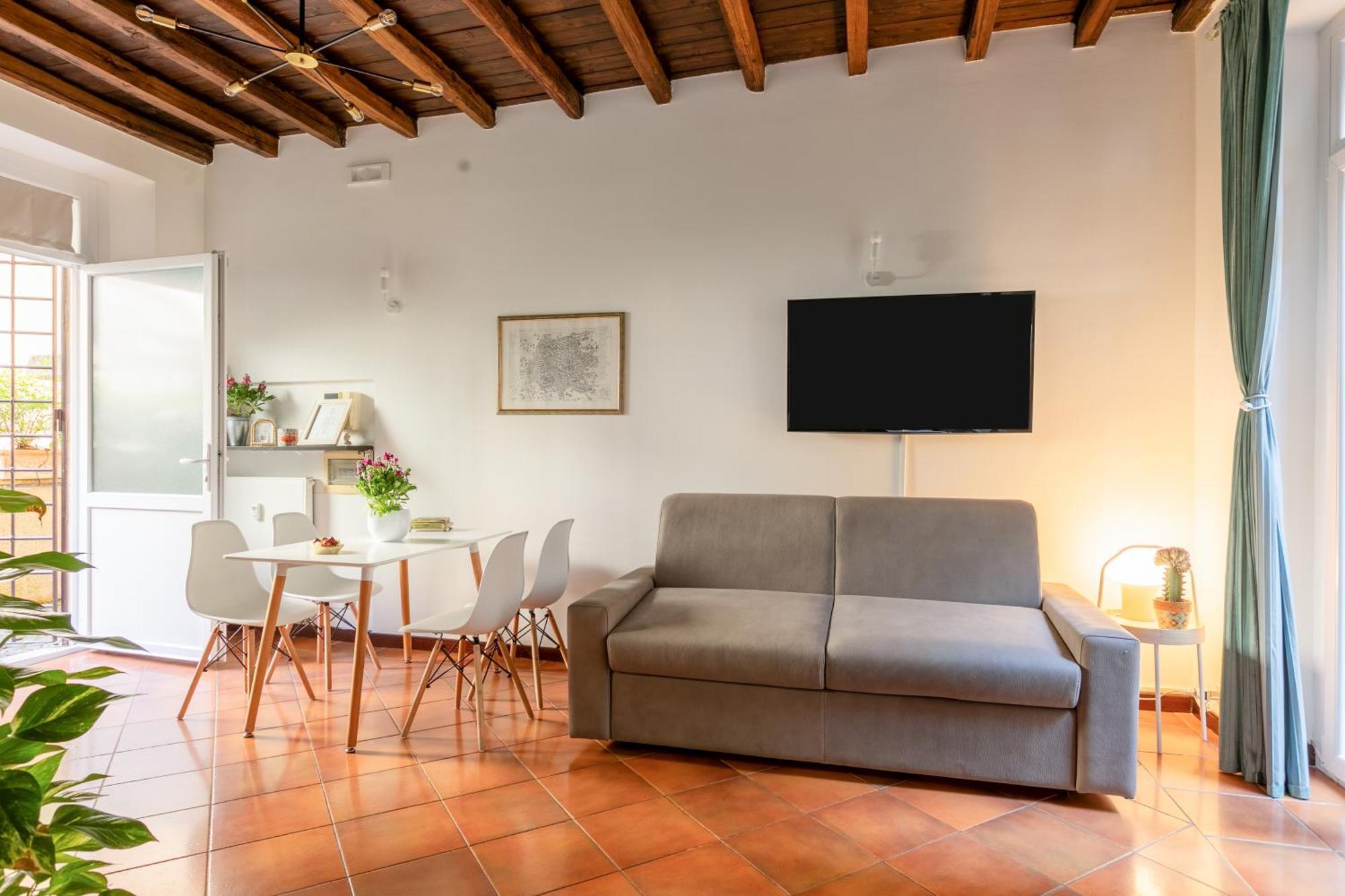Apartamento Quiet Trevi Fountain With Patio And Backyard
