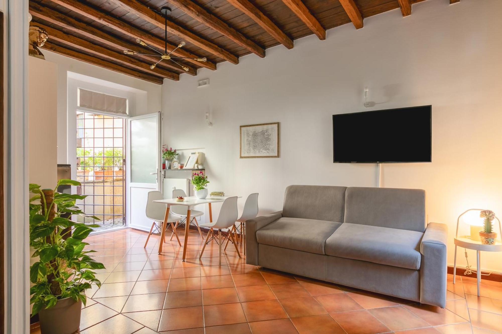 Apartamento Quiet Trevi Fountain With Patio And Backyard