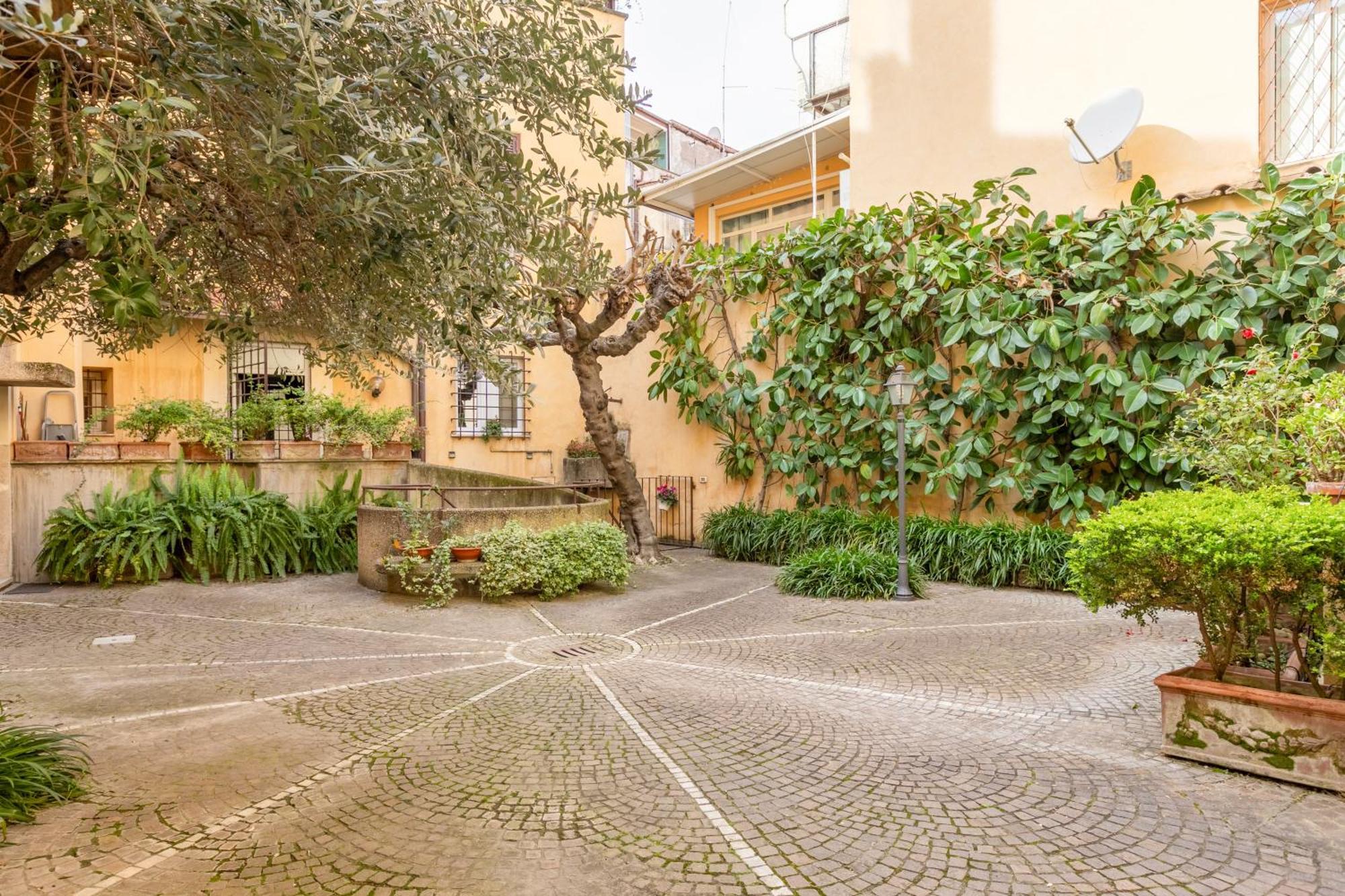 Quiet Trevi Fountain With Patio And Backyard Apartamento *